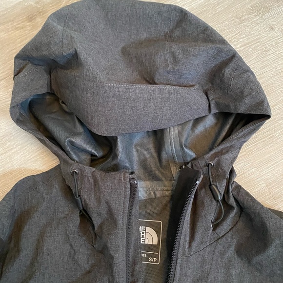 North Face Raincoat - Picture 6 of 9